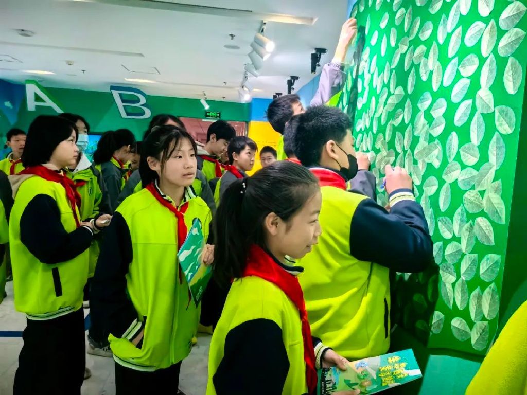 国际无废日丨小学生探秘“太阳成集团tyc122cc入口智慧大脑”